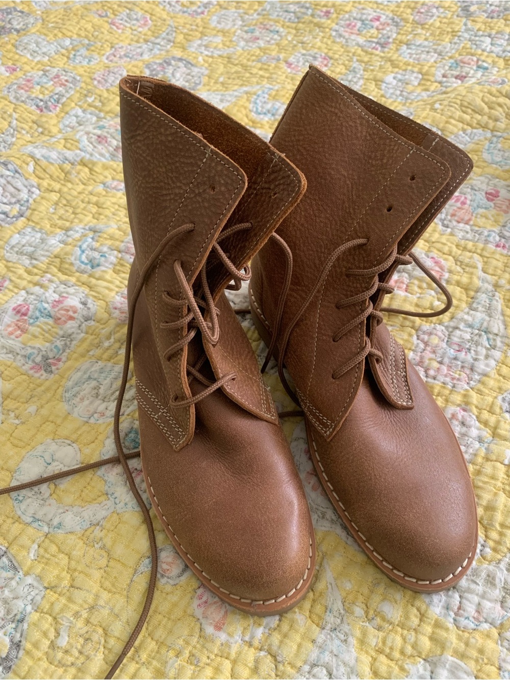 Roots lace up boots - brown nubuck leather size 7.5